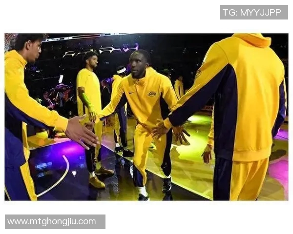 凯-费尔德与对手激烈对抗，最终险胜取得关键胜利